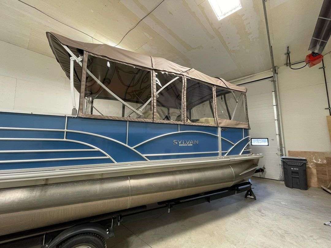 Pontoon-boat-full-enclosure-canopy